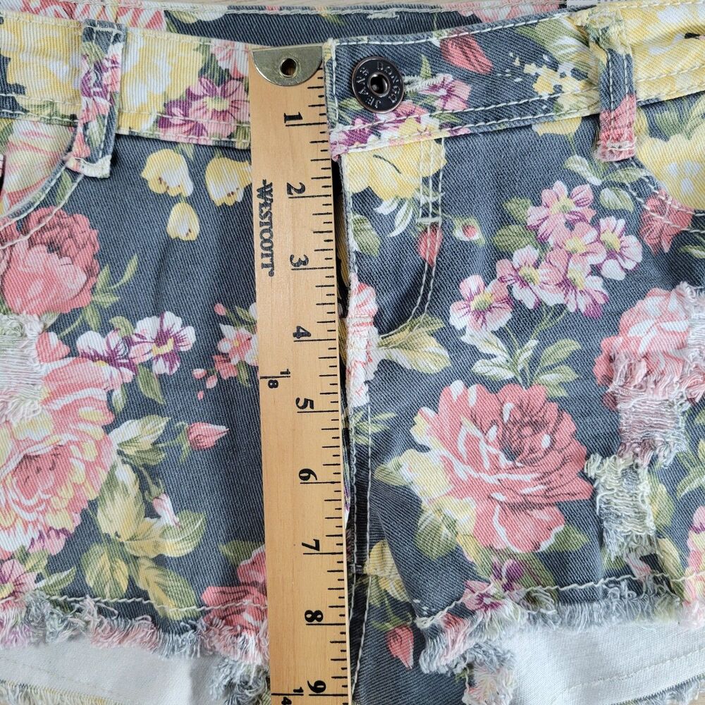 BONGO Booty Shorts Floral Low Rise Mini Size 9 Distressed Cut Off Denim Y2K - Picture 8 of 8